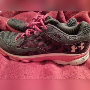 Size 10 Under Armor tennis shoes